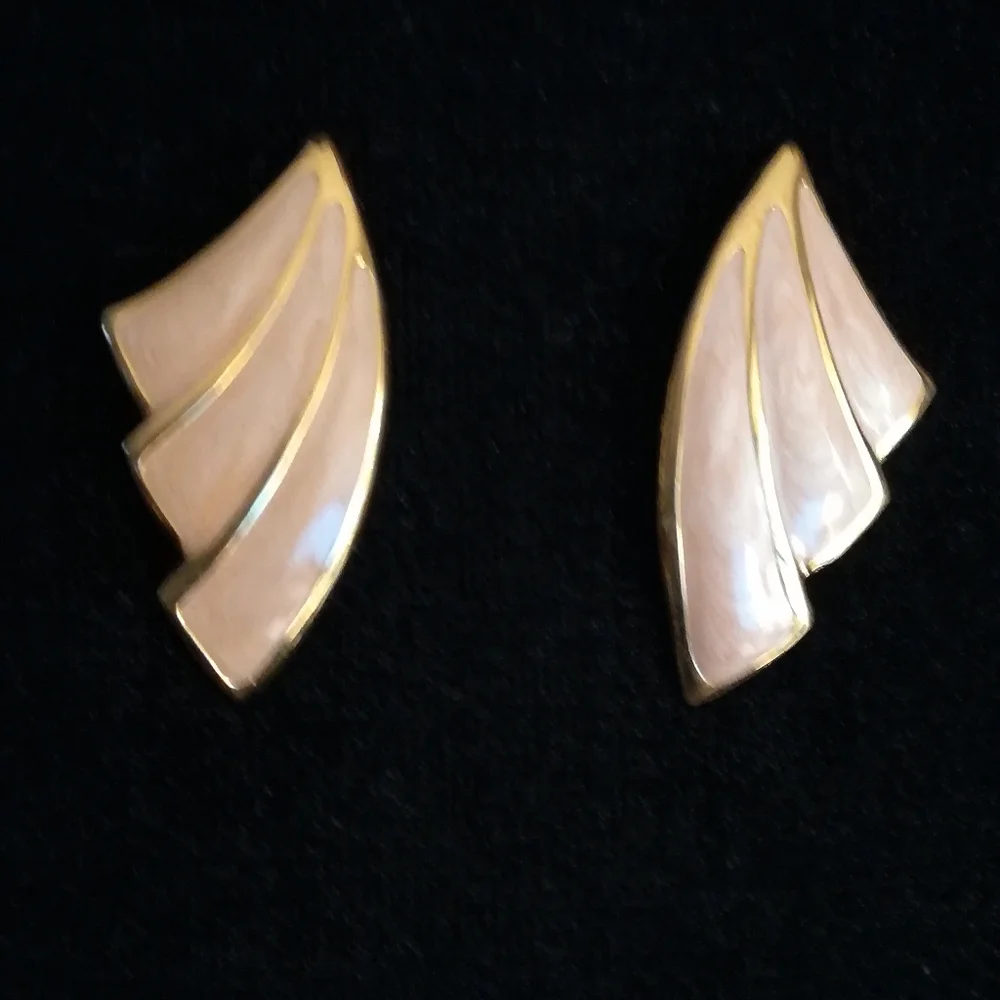 Vintage Enameled Pink & Gold Necklace & Earrings Set by Napier - Picture 4 of 10